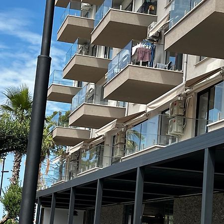 D&D Hotel Shëngjin Eksteriør bilde